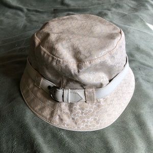 Coach bucket hat beige & cream
